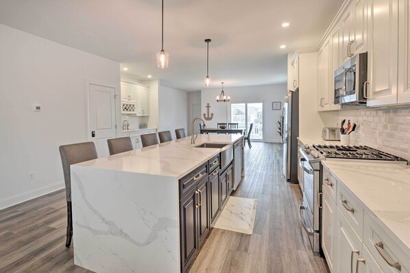 Apartment (4 Bedrooms) | Interior - New Townhome < Half Mi to Beach! (North Wildwood)