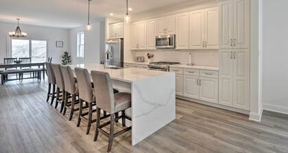 New Townhome < Half Mi to Beach!