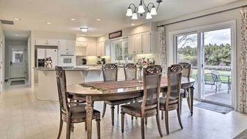 House (5 Bedrooms) | Interior