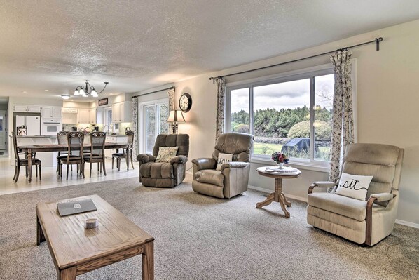 House (5 Bedrooms) | Interior