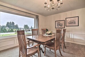 Interior - Portland Area Home, 32 Mi to Mt Hood! (Boring)