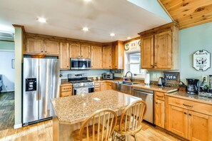 House (5 Bedrooms) | Interior - Riverfront Newland Home w/ Pool & Golf Club Access (Newland)