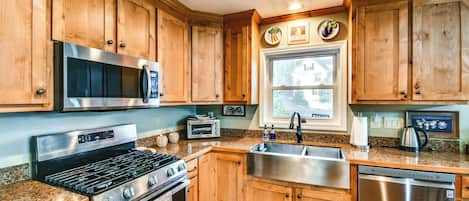 House (5 Bedrooms) | Interior