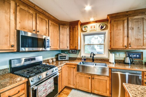 Riverfront Newland Home w/ Pool & Golf Club Access