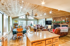 House (5 Bedrooms) | Interior - Riverfront Newland Home w/ Pool & Golf Club Access (Newland)