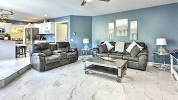House (4 Bedrooms) | Interior