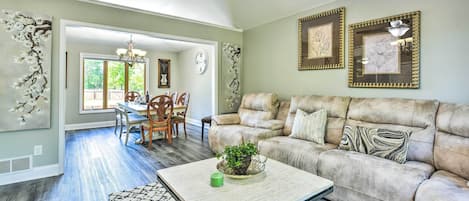 House (4 Bedrooms) | Interior