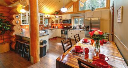 Riverside Log Cabin: On-site Aurora Viewing!