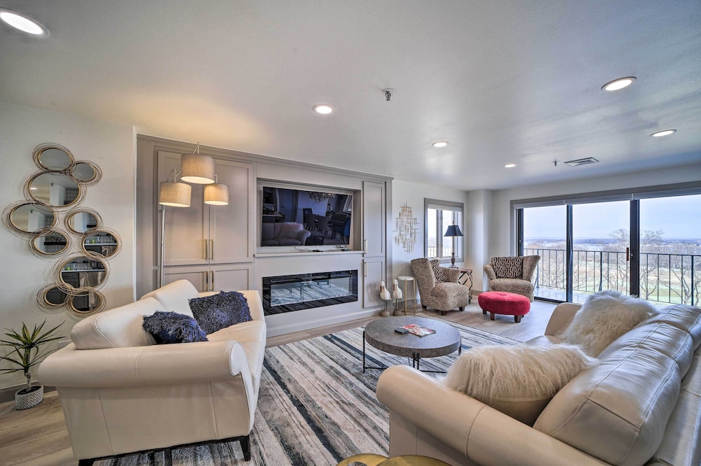 Monkey Island Condo w/ Resort Amenities!