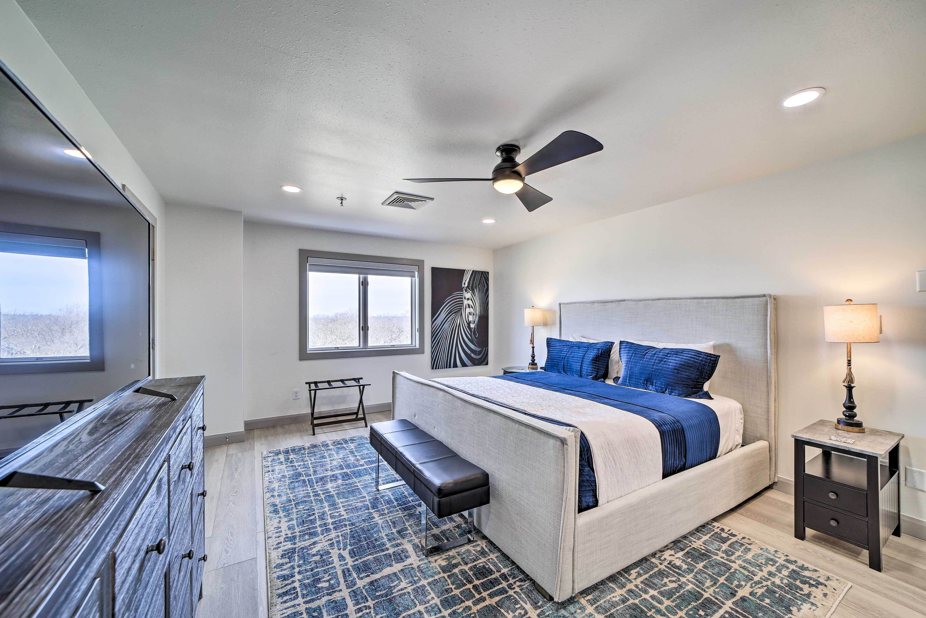 Monkey Island Condo w/ Resort Amenities!