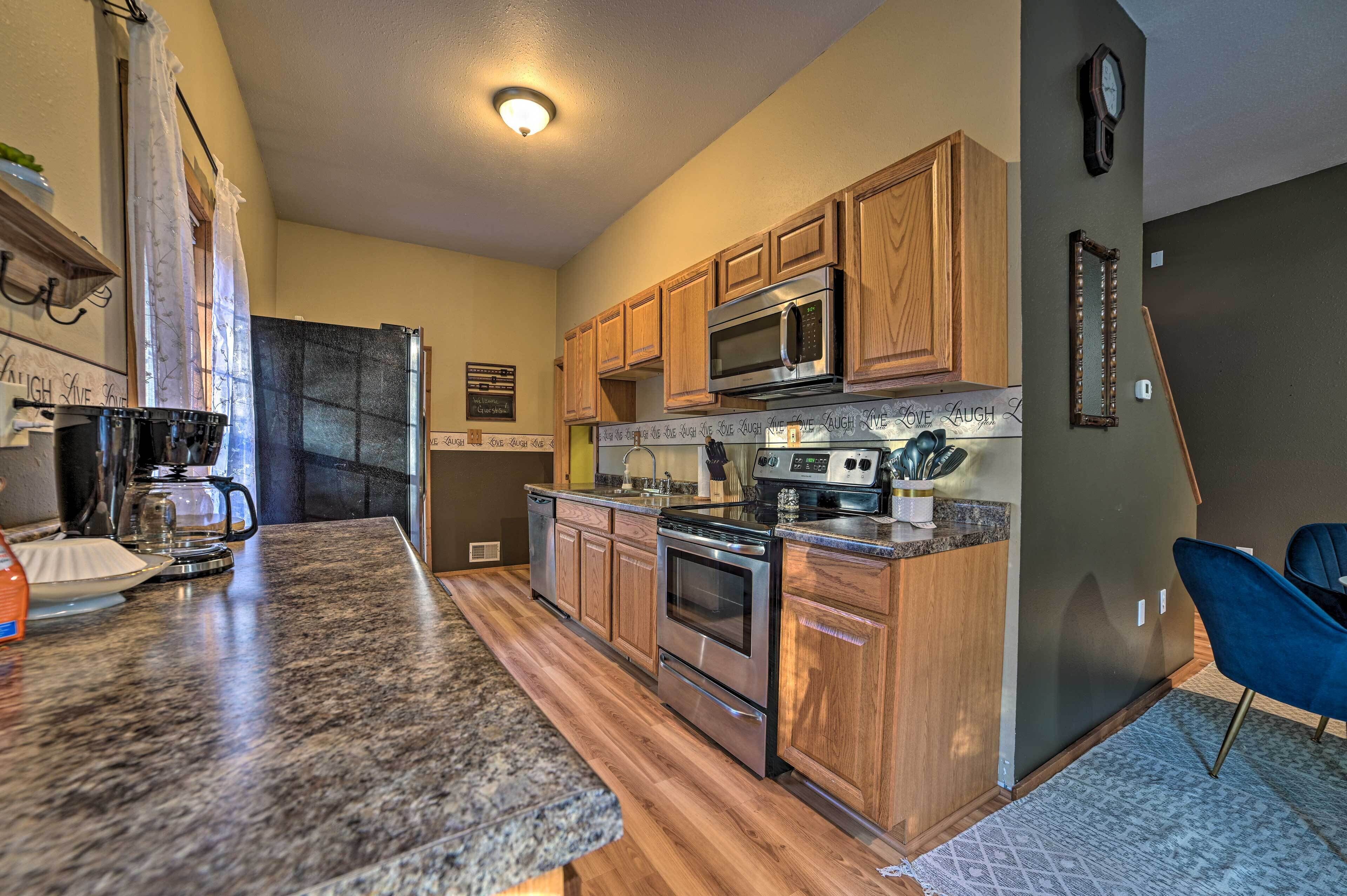 Secluded Ranch House w/ Barn on 25 Acres!