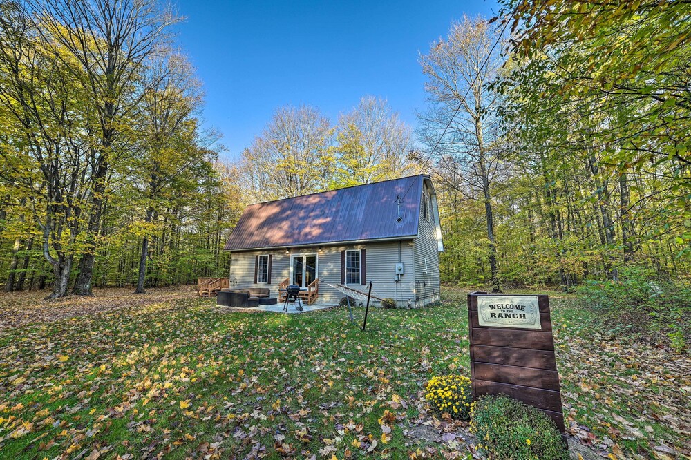 Secluded Ranch House w/ Barn on 25 Acres!