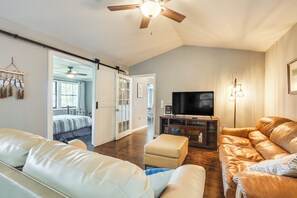 House (5 Bedrooms) | Interior