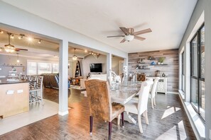 House (5 Bedrooms) | Interior