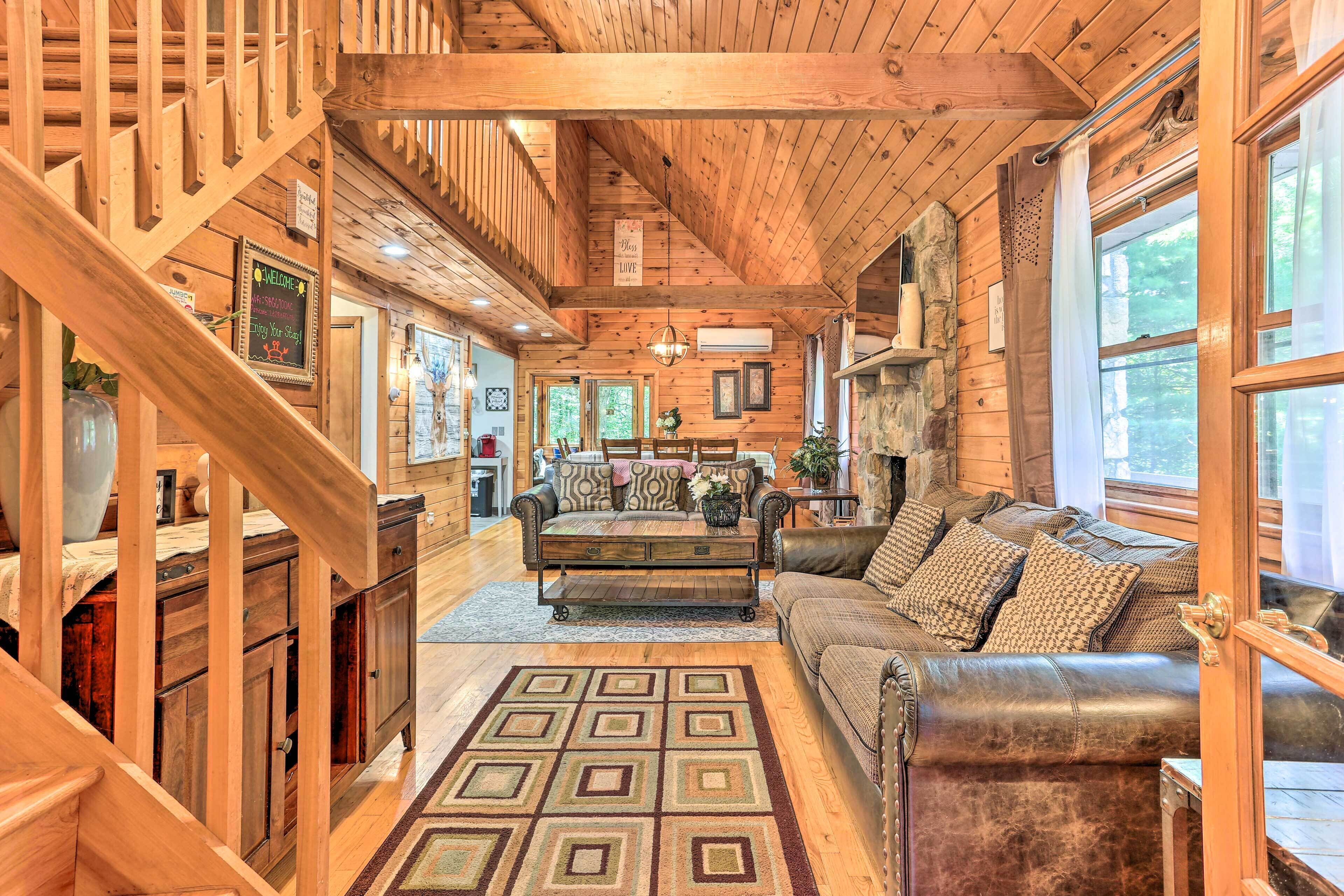 Rustic Long Pond Retreat w/ Private Hot Tub!