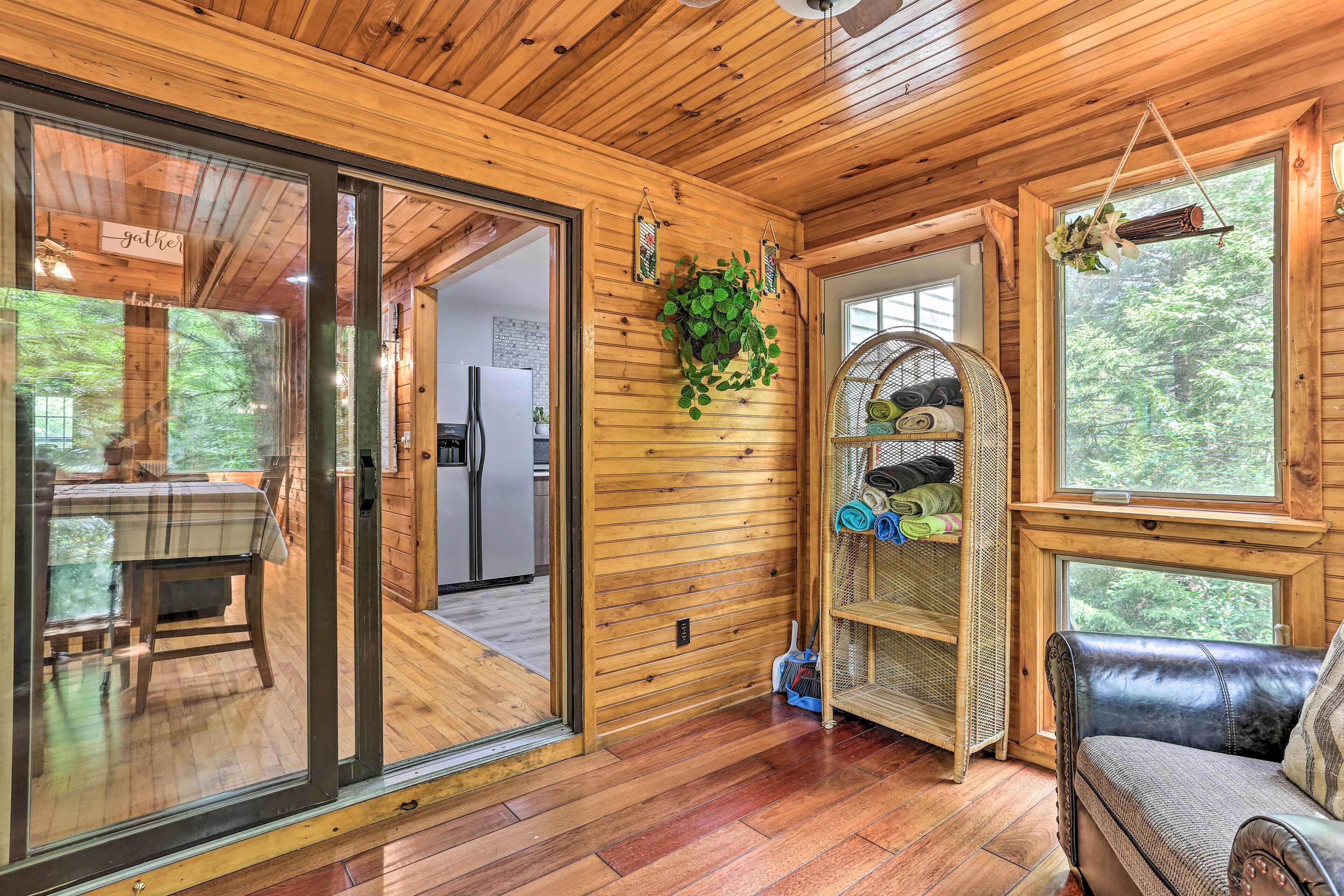 Rustic Long Pond Retreat w/ Private Hot Tub!