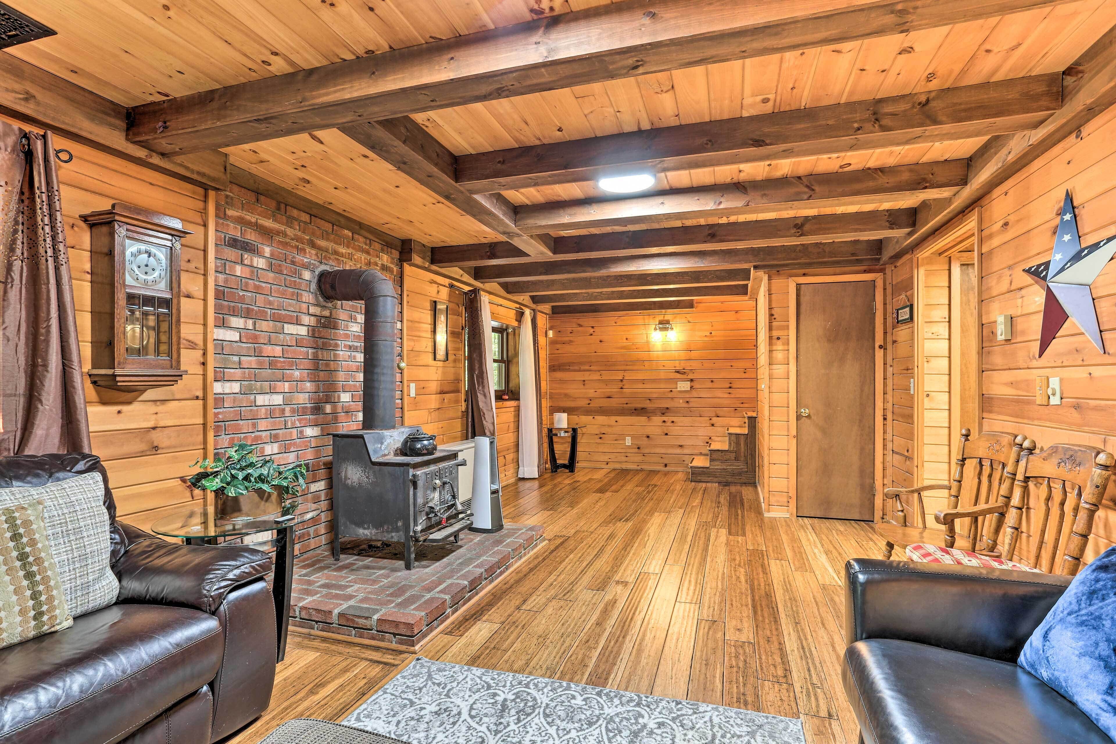 Rustic Long Pond Retreat w/ Private Hot Tub!