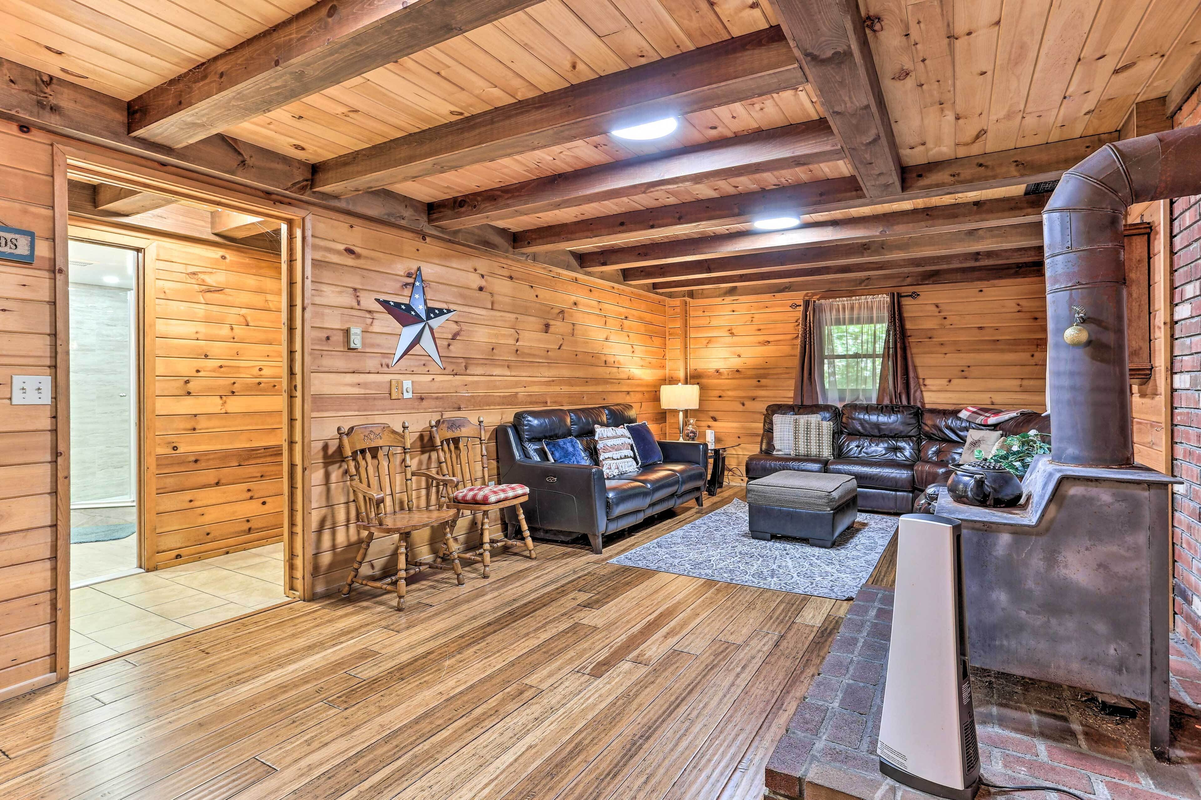 Rustic Long Pond Retreat w/ Private Hot Tub!