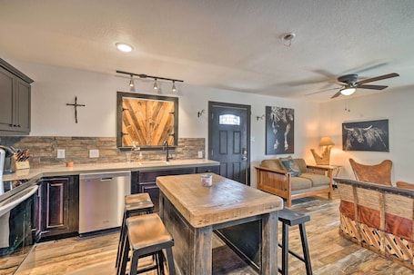 Apartment (2 Bedrooms) | Interior. 4 Mi to Dtwn: Rustic Fort Worth Apt