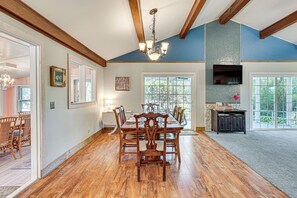 House (3 Bedrooms) | Interior - 'reel Blessed' Topsail Beach Home w/ Private Dock! (Holly Ridge)