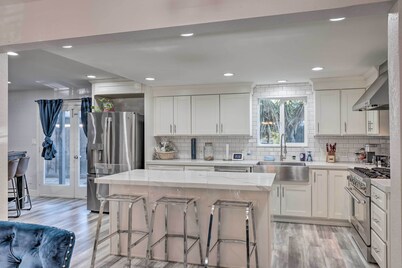 Modesto Home w/ Deck - 2 Mi to Vintage Faire Mall