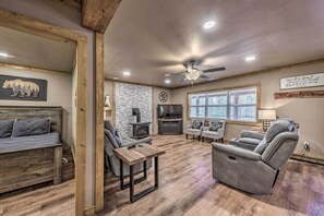 House (3 Bedrooms) | Interior - Ruidoso Cabin w/ Patio - Walk to Midtown! (Ruidoso)