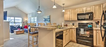 Pet-friendly Fraser Condo, Sleeps 10, Near WP