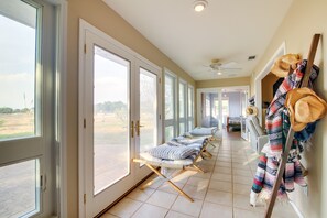 Interior - Pet-friendly Vacation Rental in Texas! (Bluffton)