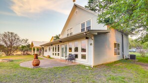 Exterior - Pet-friendly Vacation Rental in Texas! (Bluffton)