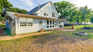 Exterior - Pet-friendly Vacation Rental in Texas! (Bluffton)