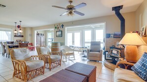 Living area - Pet-friendly Vacation Rental in Texas! (Bluffton)