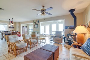 Books - Pet-friendly Vacation Rental in Texas! (Bluffton)