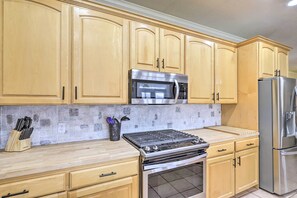 House (3 Bedrooms) | Interior - Riverton Home w/ Gas Grill & Private Deck! (Riverton)