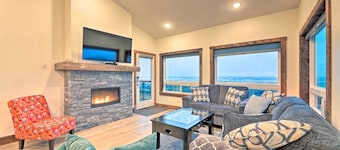 Sanderling Sea Cottages, Unit 5 w/ Ocean Views!