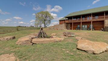 House (6 Bedrooms) | Interior