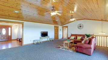 House (6 Bedrooms) | Interior