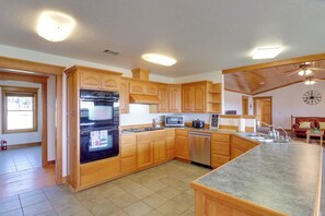 Rumah (6 Bedrooms) | Interior