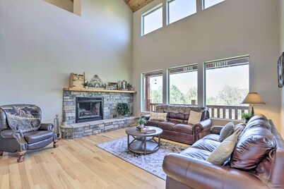 Spacious Resort Cabin in Manti-la Sal Mtns!