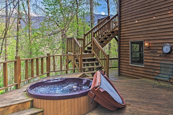 House (3 Bedrooms) | Interior - Spacious Maggie Valley Cabin w/ Hot Tub & MTN View (Maggie Valley)