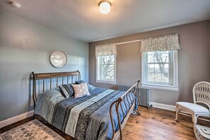 Casa (4 Bedrooms) | 4 dormitorios, tabla de planchar con plancha, ropa de cama