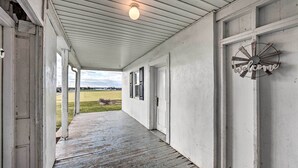 A covered porch with a 'welcome' sign, wooden flooring, and a view of the outdoors. - Stevens Vacation Rental ~ 14 Mi to Lancaster (Stevens)