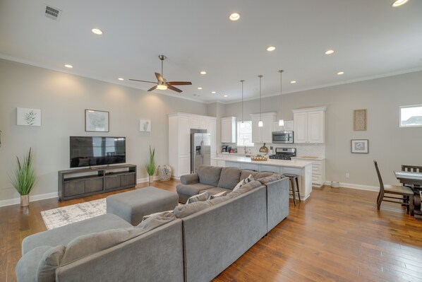 Apartment (3 Bedrooms) | Interior - Spacious Houston Townhome ~ 5 Mi to Downtown! (Houston)