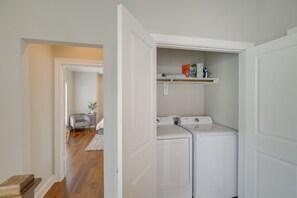 Interior - Spacious Houston Townhome ~ 5 Mi to Downtown! (Houston)