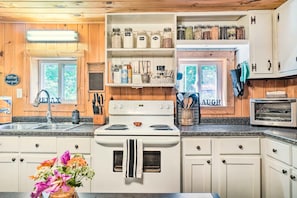 House (2 Bedrooms) | Interior - 'the Creek' Winfield Gem: 73 Acres of Privacy (Winfield)