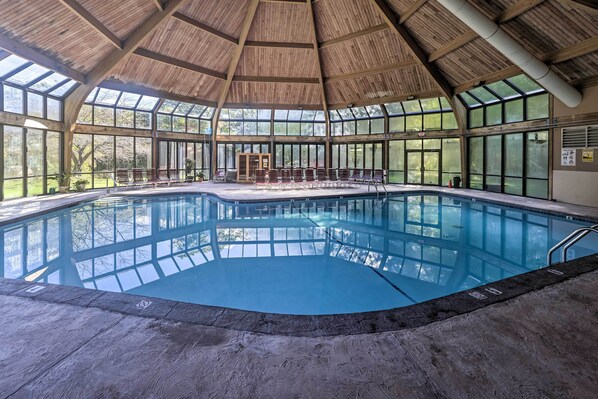 Outdoor pool - Tannersville Townhome w/ Wet Bar & Mountain Views! (Tannersville)