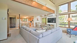 Unclassified image, 2 of 32, button - Tannersville Townhome w/ Wet Bar & Mountain Views! (Tannersville)