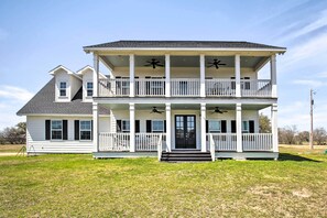 House (4 Bedrooms) | Front of property - Spacious Texas Getaway w/ Fire Pit & Pond! (Yorktown)