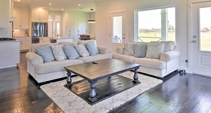 Spacious Texas Getaway w/ Fire Pit & Pond!