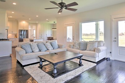 Spacious Texas Getaway w/ Fire Pit & Pond!