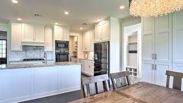 House (4 Bedrooms) | Dining